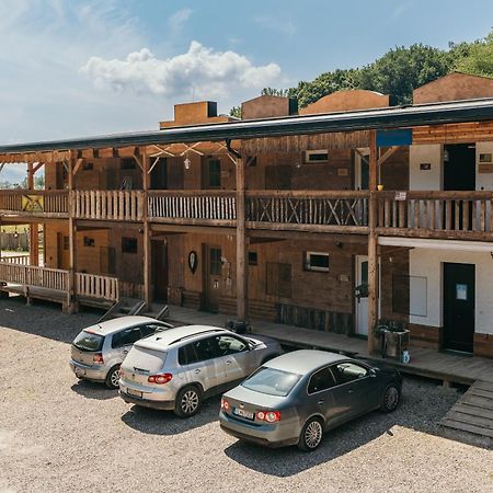 Ranch 13 - Western A Kone Nemšová エクステリア 写真