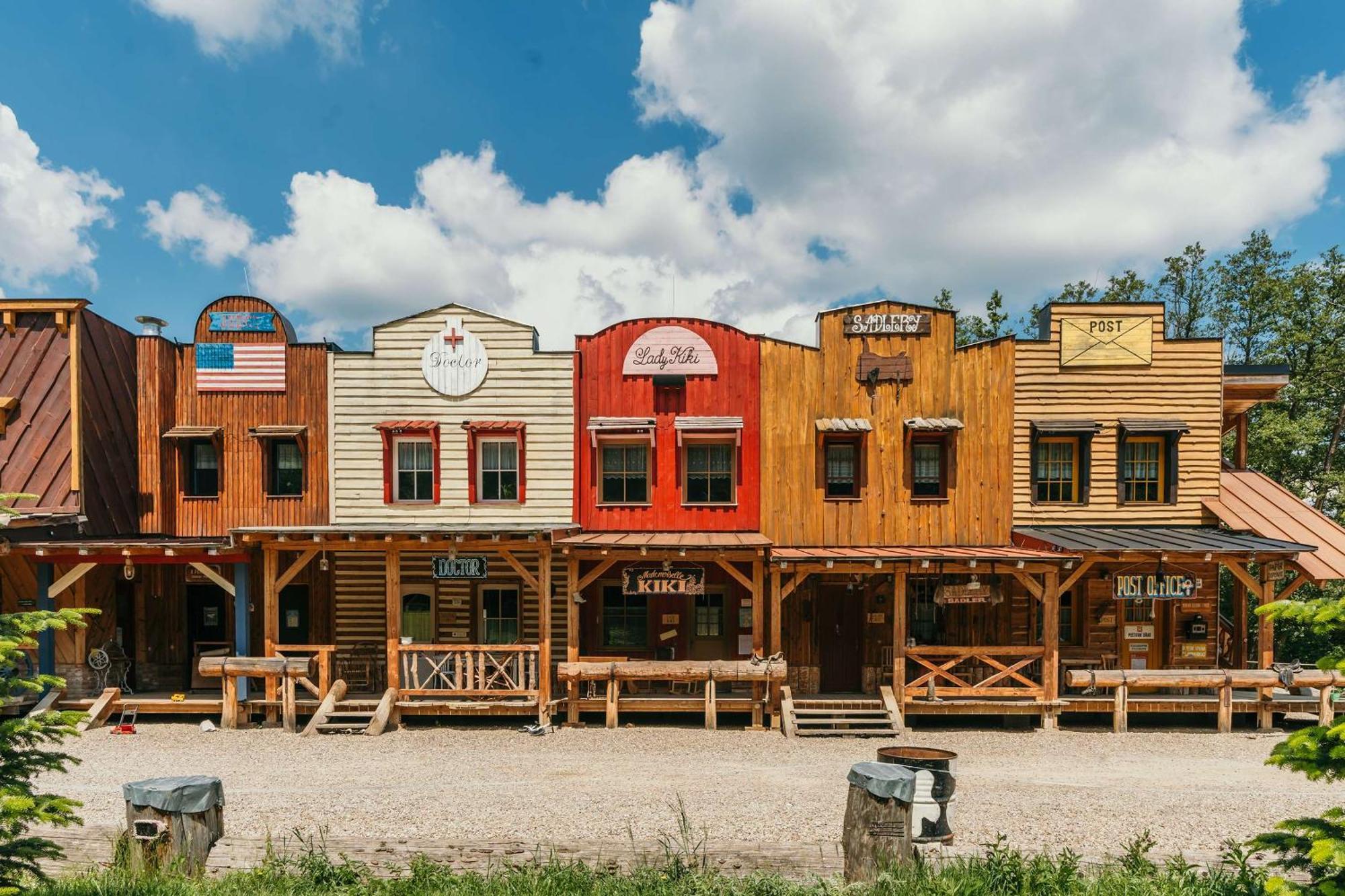 Ranch 13 - Western A Kone Nemšová エクステリア 写真