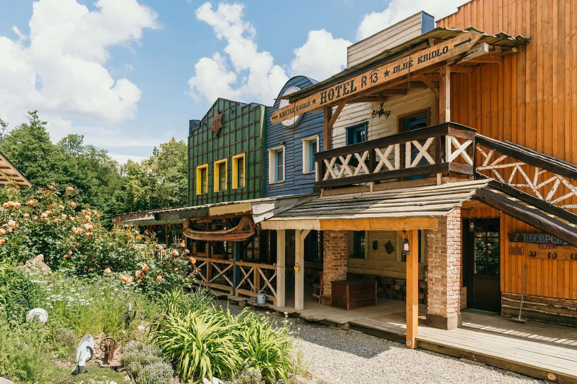 Ranch 13 - Western A Kone Nemšová エクステリア 写真